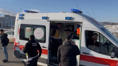 Adıyaman&rsquo;da devrilen motosikletin s&uuml;r&uuml;c&uuml;s&uuml; yaralandı