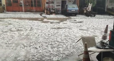 Adıyaman&rsquo;da dolu yağışı hayatı olumsuz etkiledi
