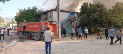 Adıyaman’da iki katlı evde yangın paniği
