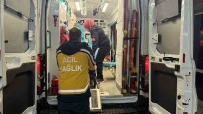 Adıyaman&rsquo;da iki otomobil &ccedil;arpıştı: 2 yaralı