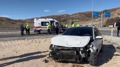 Adıyaman&rsquo;da iki otomobil &ccedil;arpıştı: Yaralılar var