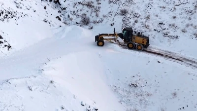 Adıyaman&rsquo;da karla m&uuml;cadelede &ccedil;alışmaları devam ediyor
