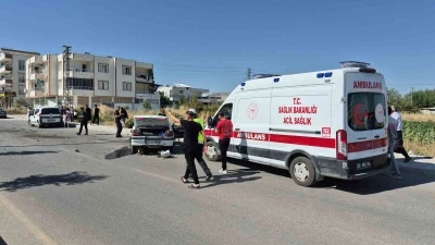 Adıyaman&rsquo;da kontrolden &ccedil;ıkan otomobil karşı şeride ge&ccedil;ti: 1 yaralı
