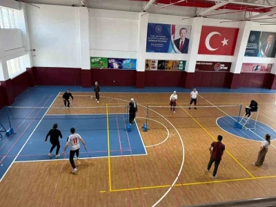 Adıyaman&rsquo;da kurum i&ccedil;i badminton turnuvası d&uuml;zenlendi
