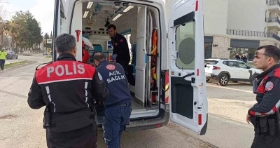 Adıyaman&rsquo;da motosiklet yayaya &ccedil;arptı: 3 yaralı
