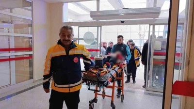 Adıyaman&rsquo;da otomobil şarampole devrildi: 5 yaralı