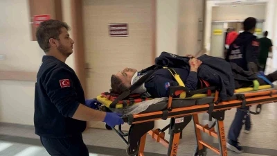 Adıyaman’da otomobiller çarpıştı: 3 infaz koruma memuru yaralandı
