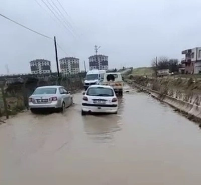 Adıyaman&rsquo;da yol g&ouml;le d&ouml;nd&uuml;