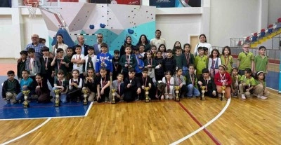 Adıyaman &Ouml;zel Doğa Koleji &ouml;ğrencilerinden satran&ccedil; turnuvasında derece