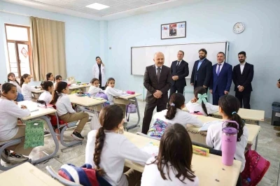 Adıyaman Valisi Osman Varol &ouml;ğrencilerle buluştu
