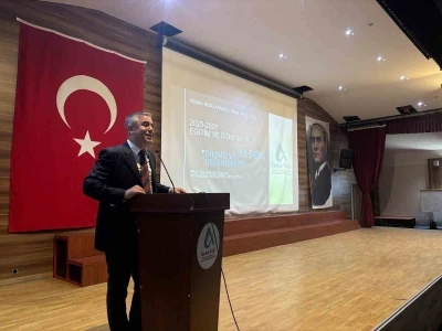 ADÜ Rektör Yardımcısı Prof. Dr. Salan, eğitim öğretim yılı açılışında ilk dersi verdi

