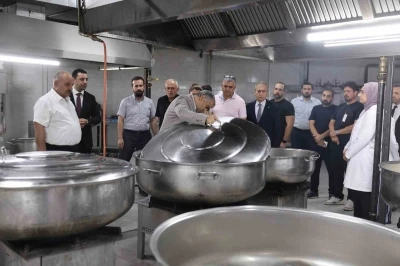 AD&Uuml; Rekt&ouml;r&uuml; Kent, merkez yemekhanesinde incelemelerde bulundu
