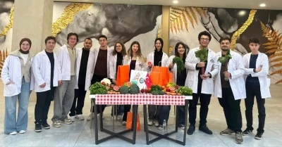 ADÜ Tıp fakültesi öğrencilerinden sağlıklı beslenme farkındalık etkinliği
