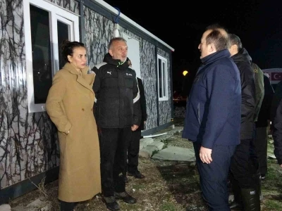 AFAD Başkanı Pehlivan: "(Uşak&rsquo;taki taşkınlar) Şu an itibarıyla yaklaşık 100 ara&ccedil;, 150 personel g&ouml;rev yapıyor"
