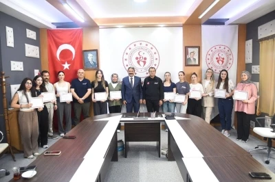 AFAD g&ouml;n&uuml;ll&uuml;s&uuml; &ouml;ğrenciler ilk yardım belgelerini aldı
