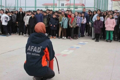 AFAD okullarda eğitimlerine devam ediyor
