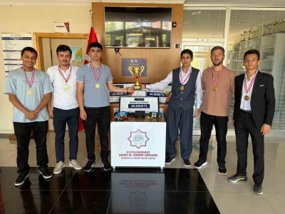 Afrikalı ve T&uuml;rk &ouml;ğrenciler tasarlayıp geliştirdikleri robotlarla T&uuml;rkiye şampiyonu oldular
