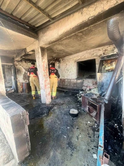 Afşin&rsquo;de ev yangını: 4 kişi dumandan etkilendi
