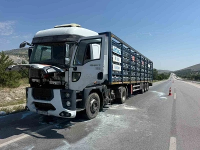 Afyonkarahisar&rsquo;da Aygaz marka t&uuml;p y&uuml;kl&uuml; tırın motorunda yangın

