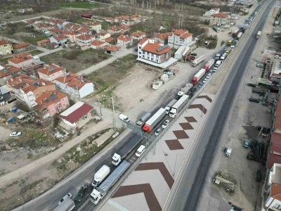Afyonkarahisar&rsquo;da bayram trafiği yoğunluğu başladı

