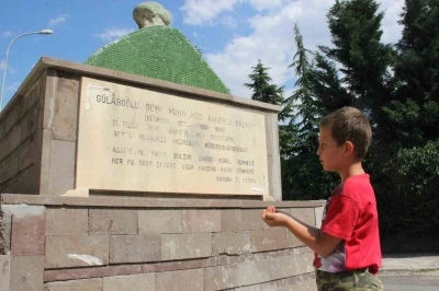 Afyonkarahisar’da Muhammed Askeri’nin türbesi 63 yılı aşkındır yol ortasında duruyor
