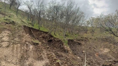 Afyonkarahisar&rsquo;da tabiat parkı yolu heyelan nedeniyle ulaşıma kapandı
