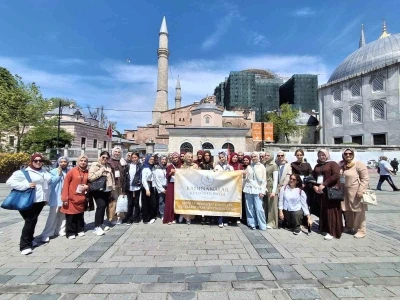Afyonkarahisarlı gen&ccedil;ler, İstanbul&rsquo;un tarihi mekanlarını ziyaret etti
