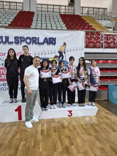Afyonkarahisarlı sporculardan Floor Curling T&uuml;rkiye Şampiyonası&rsquo;nda &ouml;nemli başarı
