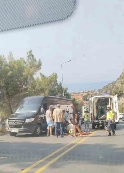 Ağabeyinin kullandığı ara&ccedil;tan kazada yola savrulan gen&ccedil; hayatını kaybetti
