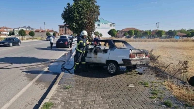 Ağaca çarpan otomobil yandı: 1 yaralı
