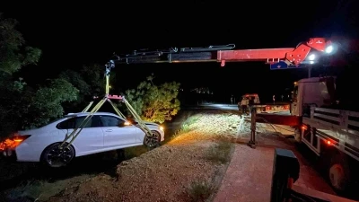 Ağa&ccedil;lık alana u&ccedil;an otomobilin acil &ccedil;ağrı sistemi ekipleri harekete ge&ccedil;irdi
