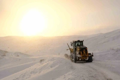 Ağrı&rsquo;da 110 k&ouml;y yolu ulaşıma kapandı
