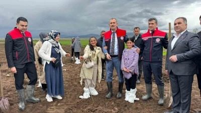Ağrı&rsquo;da 2 bin 500 &ccedil;ift&ccedil;iye 50 bin meyve fidanı dağıtıldı
