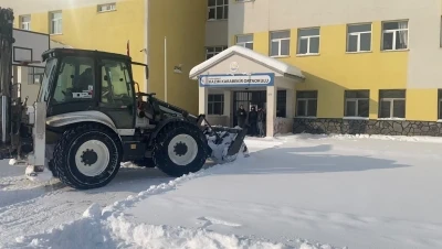 Ağrı&rsquo;da 90 okul ve kamu kurumunda kar temizleme &ccedil;alışması
