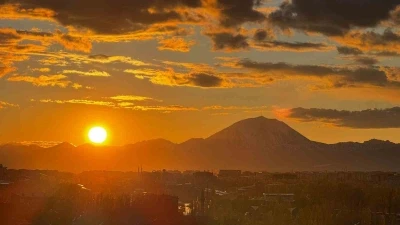 Ağrı&rsquo;da g&uuml;n batımı g&ouml;rsel ş&ouml;len sundu
