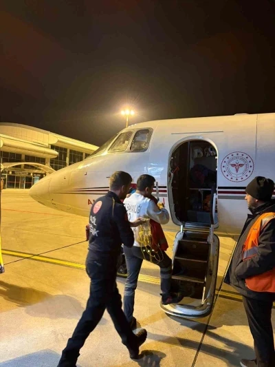 Ağrı&rsquo;da karaciğer yetmezliği gelişen &ccedil;ocuk u&ccedil;ak ambulansla Ankara&rsquo;ya sevk edildi
