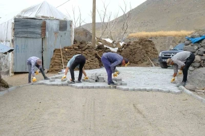 Ağrı’da köy yollarında asfalt ve kilit parke çalışmaları tamamlandı
