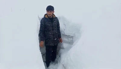Ağrı&rsquo;da Nisan ayında etkili olan kar kalınlığı insan boyunu aştı
