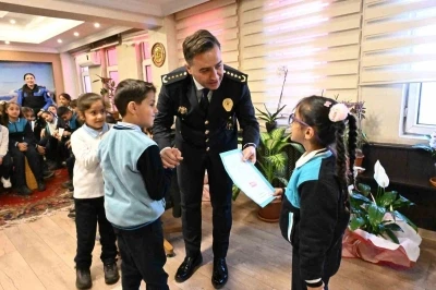Ağrı&rsquo;da &ouml;ğrenciler Polis Haftası kapsamında emniyeti ziyaret etti
