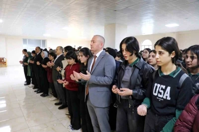 Ağrı&rsquo;da okullarda eğitim, Kahramanmaraş&rsquo;ta hayatını kaybedenler i&ccedil;in okunan Fatiha ile başladı
