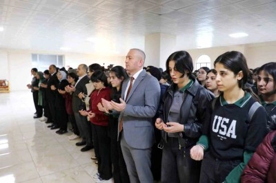 Ağrı&rsquo;da okullarda eğitim, Kahramanmaraş&rsquo;ta hayatını kaybedenler i&ccedil;in okunan Fatiha ile başladı