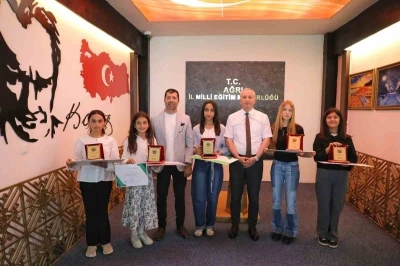 Ağrı&rsquo;da "Sağlıklı Nesil Sağlıklı Gelecek" yarışmalarında dereceye giren &ouml;ğrenciler &ouml;d&uuml;llendirildi

