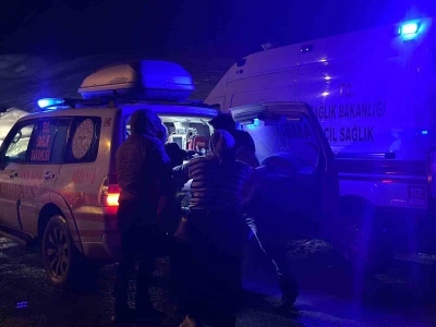Ağrı&rsquo;da rahatsızlanan hasta arazi tipi ambulansla hastaneye kaldırıldı
