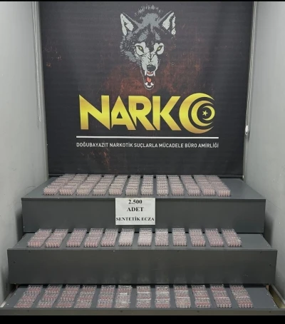 Ağrı&rsquo;da tırda y&uuml;kl&uuml; miktarda sentetik ecza yakalandı
