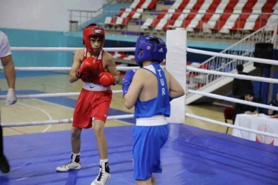 Ağrı&rsquo;da T&uuml;rkiye-İran-Nah&ccedil;ıvan Boks Dostluk Turnuvası nefes kesti
