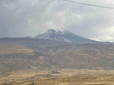 Ağrı Dağı beyaza büründü

