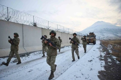 Ağrı Dağı eteklerinde g&ouml;rev yapan Mehmet&ccedil;ik yeni yıla vatan n&ouml;betinde girdi
