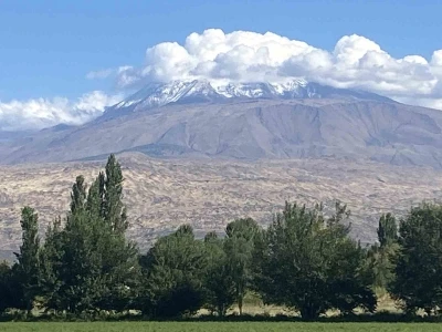 Ağrı Dağı’na mevsimin ilk karı yağdı
