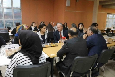 Ağrı Milli Eğitim Müdürü Kökrek, öğrencilerle bir araya geldi
