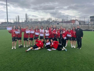 Ağrı Spor Lisesi Kız Futbol Takımı T&uuml;rkiye finallerine y&uuml;kseldi
